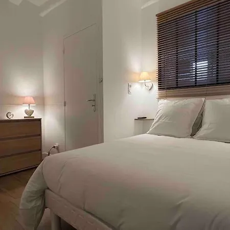 Апартаменты Sur Le Loir 75m2 Ла-Шартр-сюр-ле-Луар